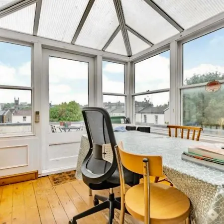 3 Bed Penthouse Flat With Conservatory & Roof Terrace - Views