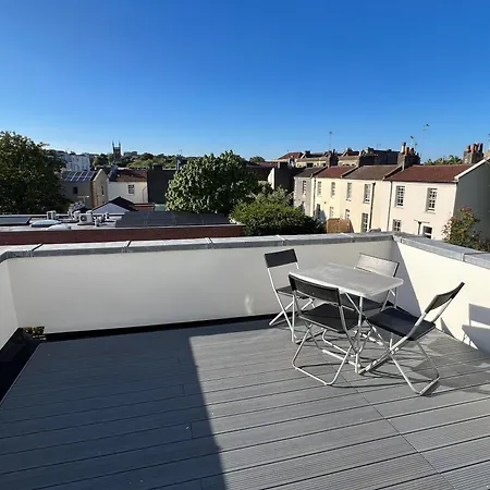 3 Bed Penthouse Flat With Conservatory & Roof Terrace - Views Bristol