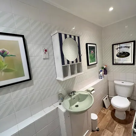 3 Bed Penthouse Flat With Conservatory & Roof Terrace - Views * Bristol
