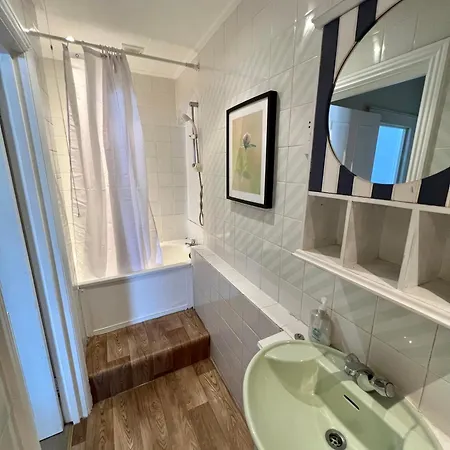 3 Bed Penthouse Flat With Conservatory & Roof Terrace - Views * Bristol