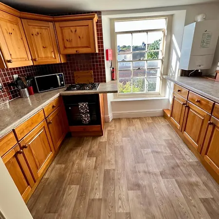 Apartment 3 Bed Penthouse Flat With Conservatory & Roof Terrace - Views Bristol